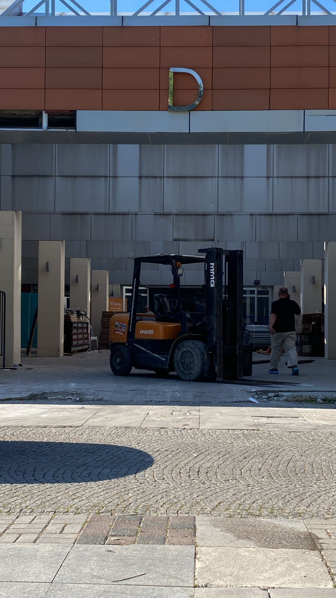 Merinos Kültür Merkezi fuar kurulum operatorlu forklift kiralama